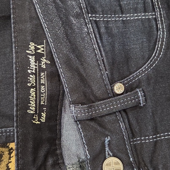 Hot In Hollywood - Picture 5 of 6